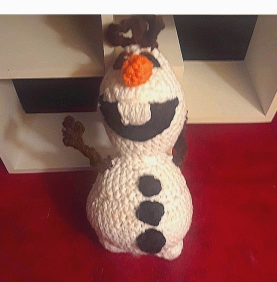 Hand crocheted, Frozen's inspired dolls, Elsa, Anna, and Olaf. Includes  stand, - Picture 10 of 15